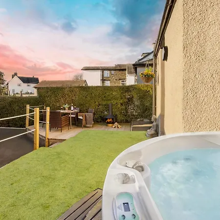 Ellerthwaite Place X3 Bed House With Hot Tub In * Windermere